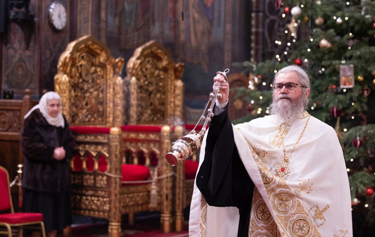 Slujba din noaptea trecerii dintre ani pe Colina Bucuriei 352035