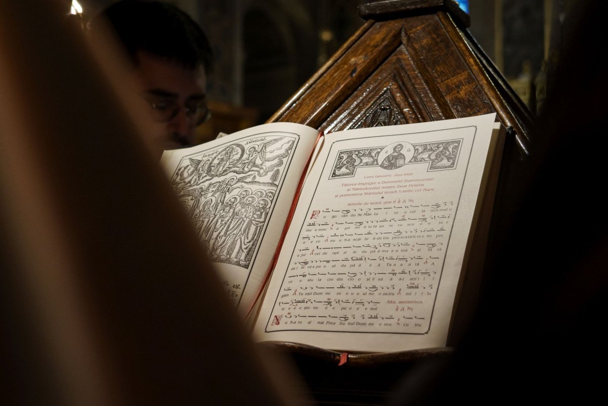 Credincioșii ieșeni au întâmpinat noul an în comuniune duhovnicească 352110