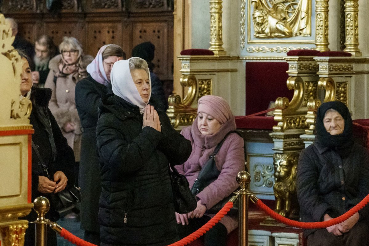 Credincioșii ieșeni au întâmpinat noul an în comuniune duhovnicească 352111