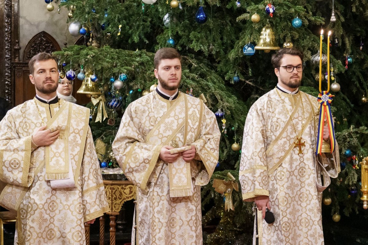 Credincioșii ieșeni au întâmpinat noul an în comuniune duhovnicească 352115