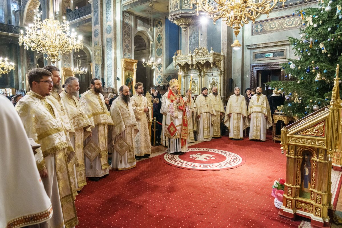 Credincioșii ieșeni au întâmpinat noul an în comuniune duhovnicească 352117
