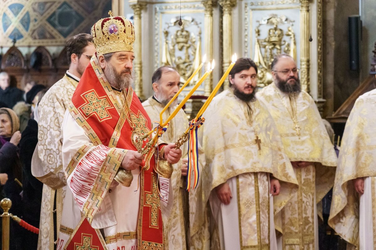 Credincioșii ieșeni au întâmpinat noul an în comuniune duhovnicească 352118