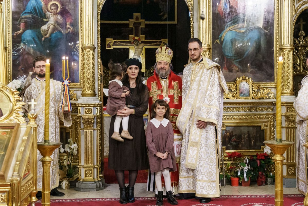 Credincioșii ieșeni au întâmpinat noul an în comuniune duhovnicească 352124