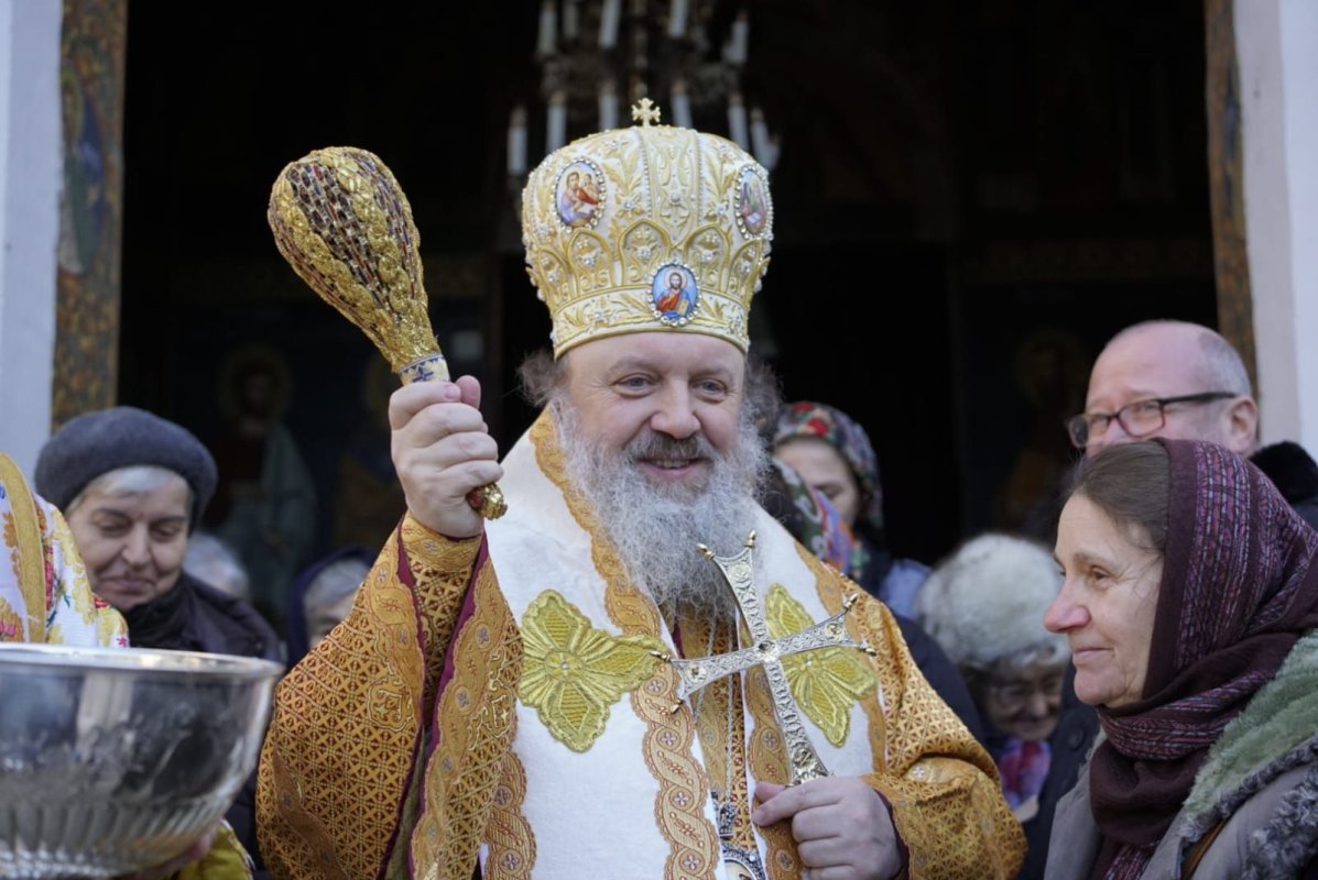 Slujire arhierească de Anul Nou la Mănăstirea Radu Vodă 352126