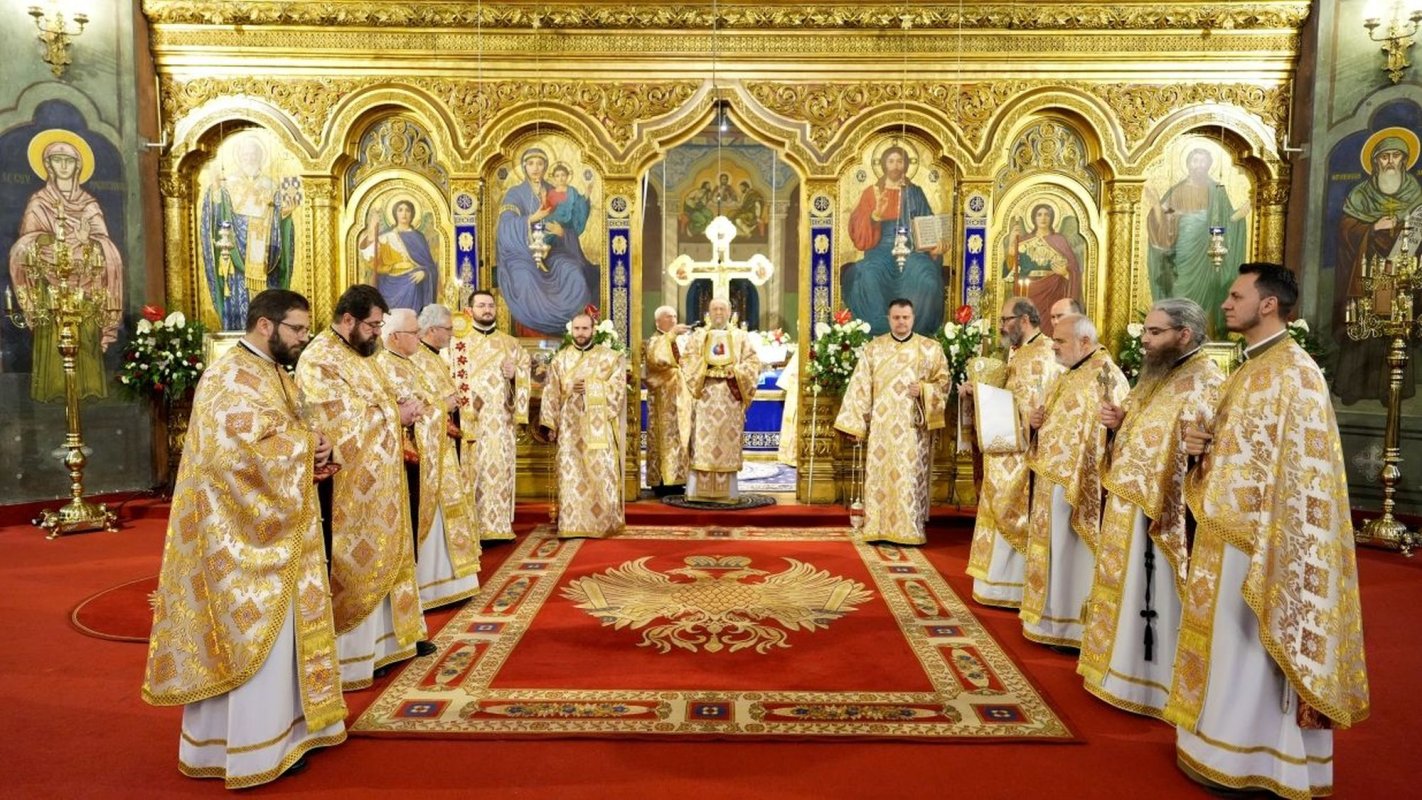 Slujire arhierească în prima zi din noul an la Sibiu 352106