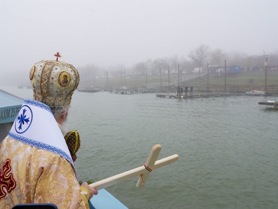 Binecuvântarea apelor Mării Negre și Dunării de Bobotează 352346