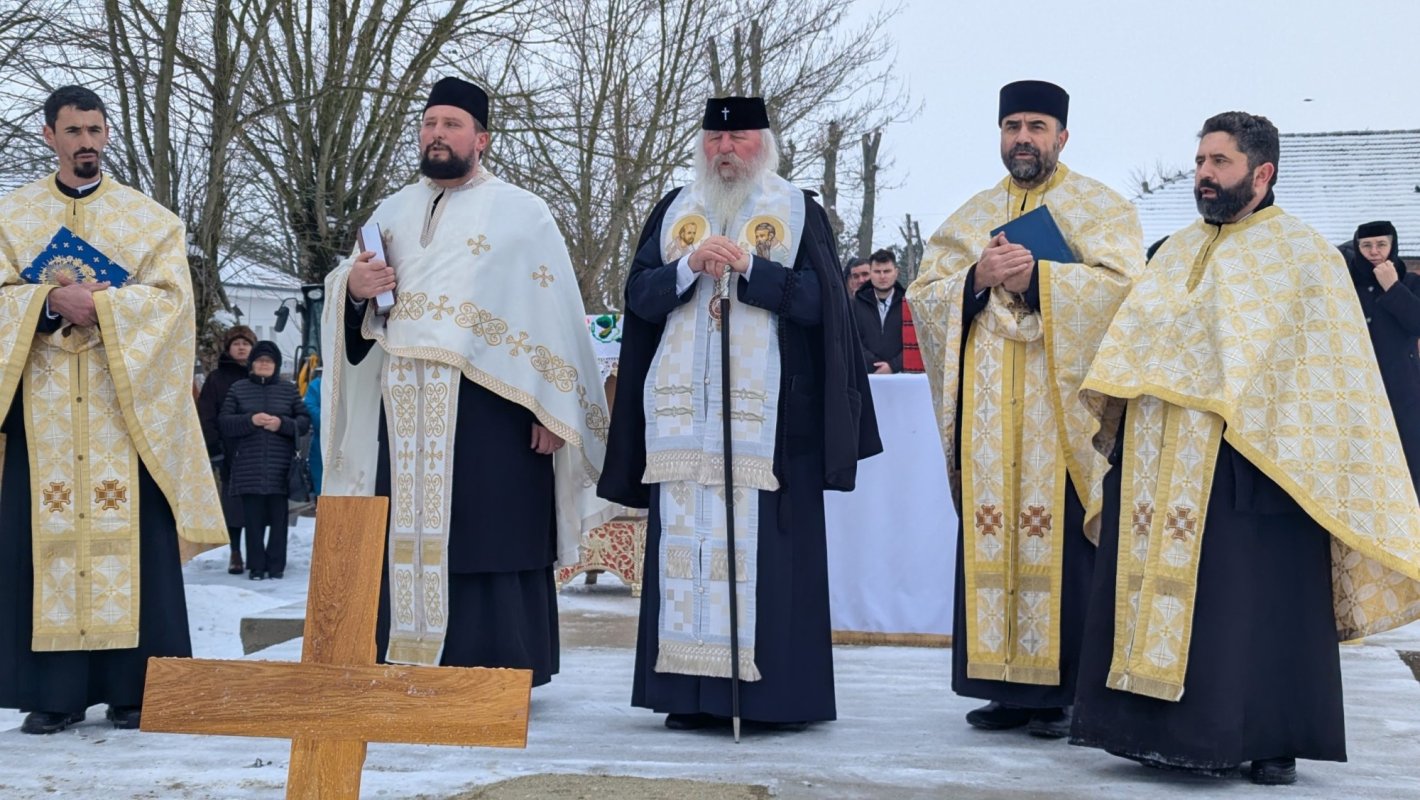 Mitropolitul Banatului în mijlocul pacienților de la spitalul din Jebel 352394