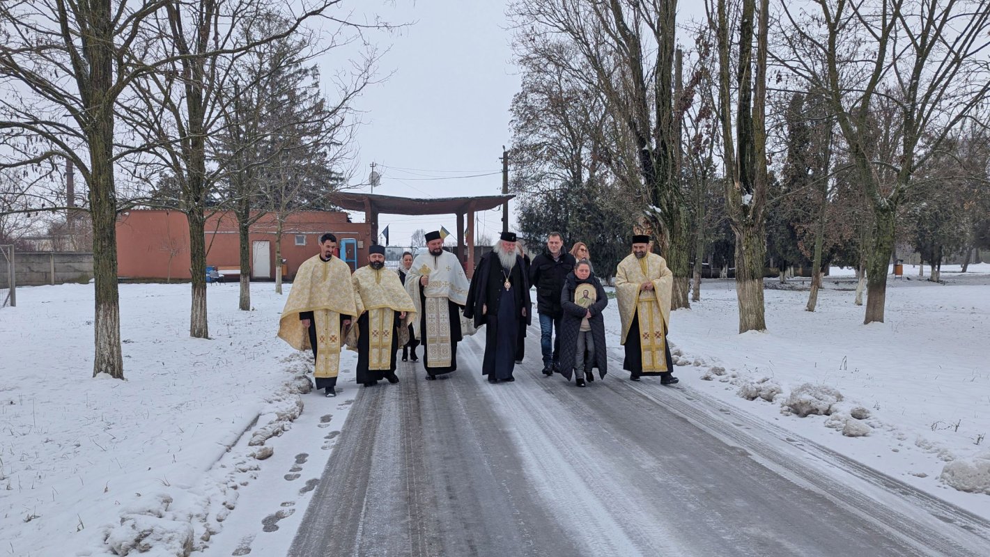 Mitropolitul Banatului în mijlocul pacienților de la spitalul din Jebel 352397