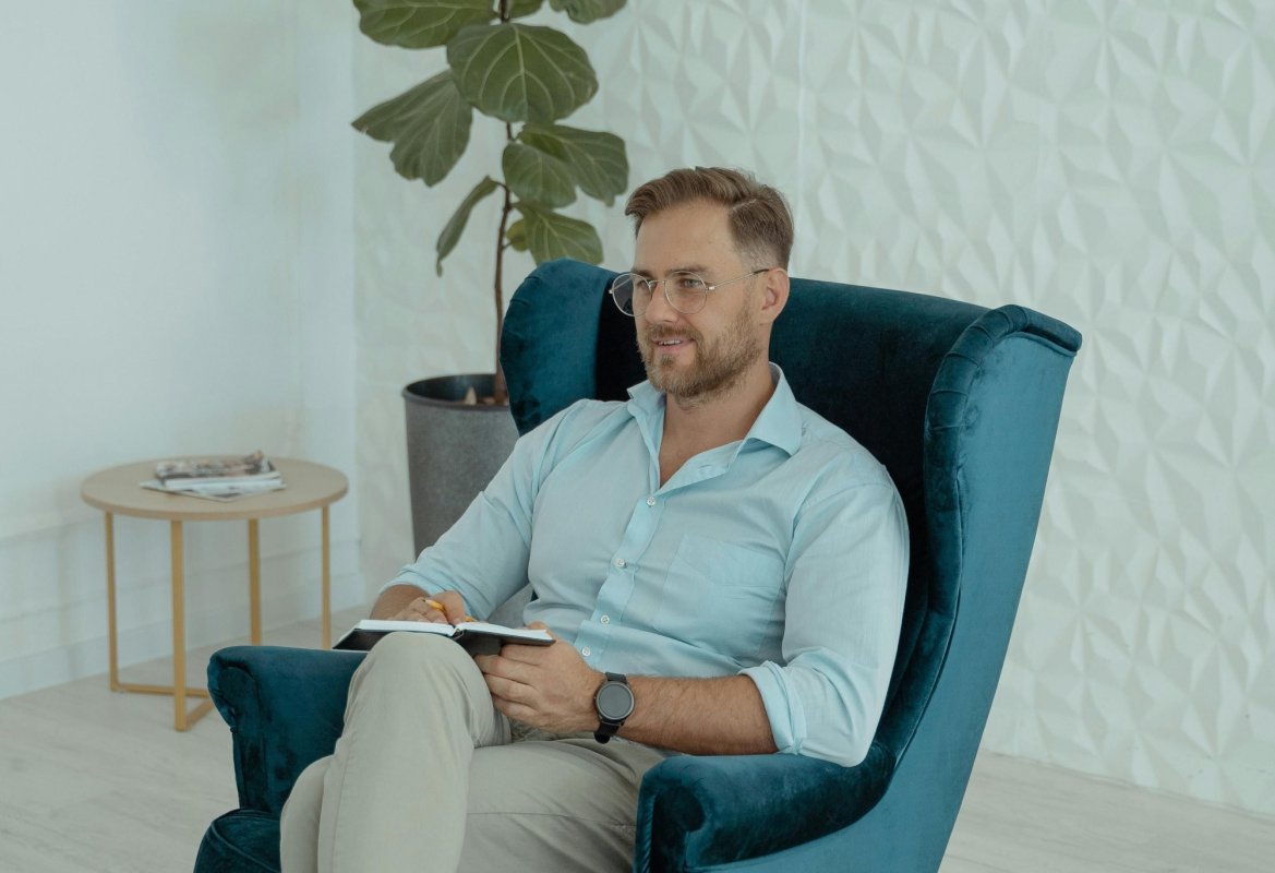 Poziţie pe scaun nesănătoasă 352343