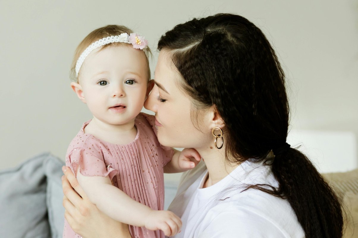 Primii doi ani: cum învață copilul  să se simtă iubit sau singur 352340