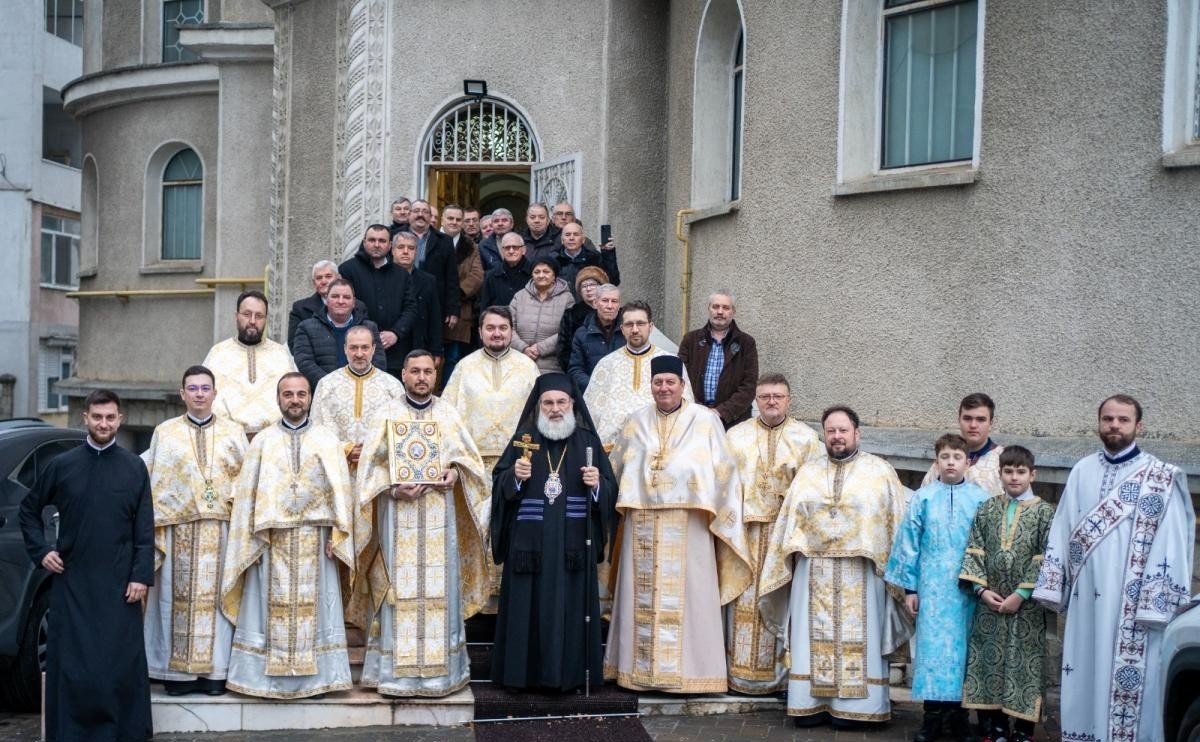 Slujire arhierească la Biserica „Sfântul Dumitru”‑Narcisa din Bacău 352501