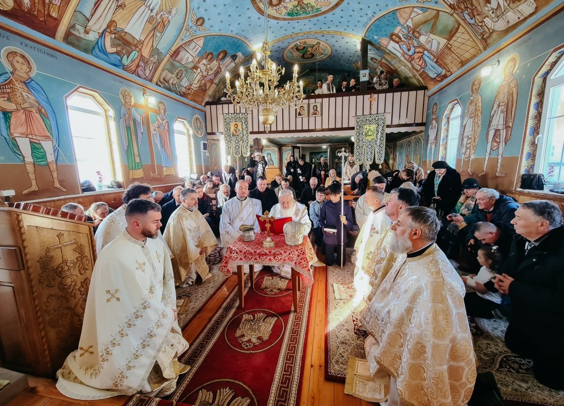 Binecuvântare arhierească în Parohia Crăești 352590