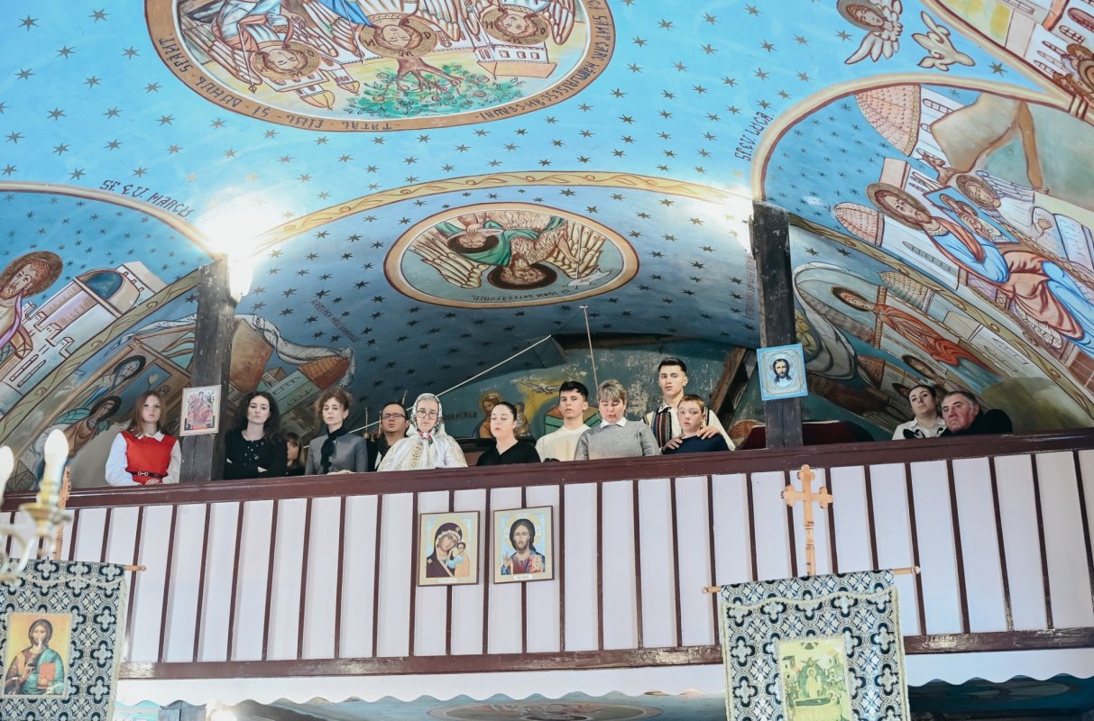 Binecuvântare arhierească în Parohia Crăești 352591