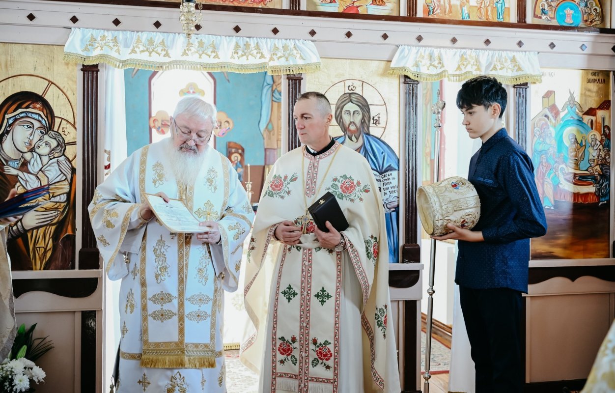 Binecuvântare arhierească în Parohia Crăești 352592
