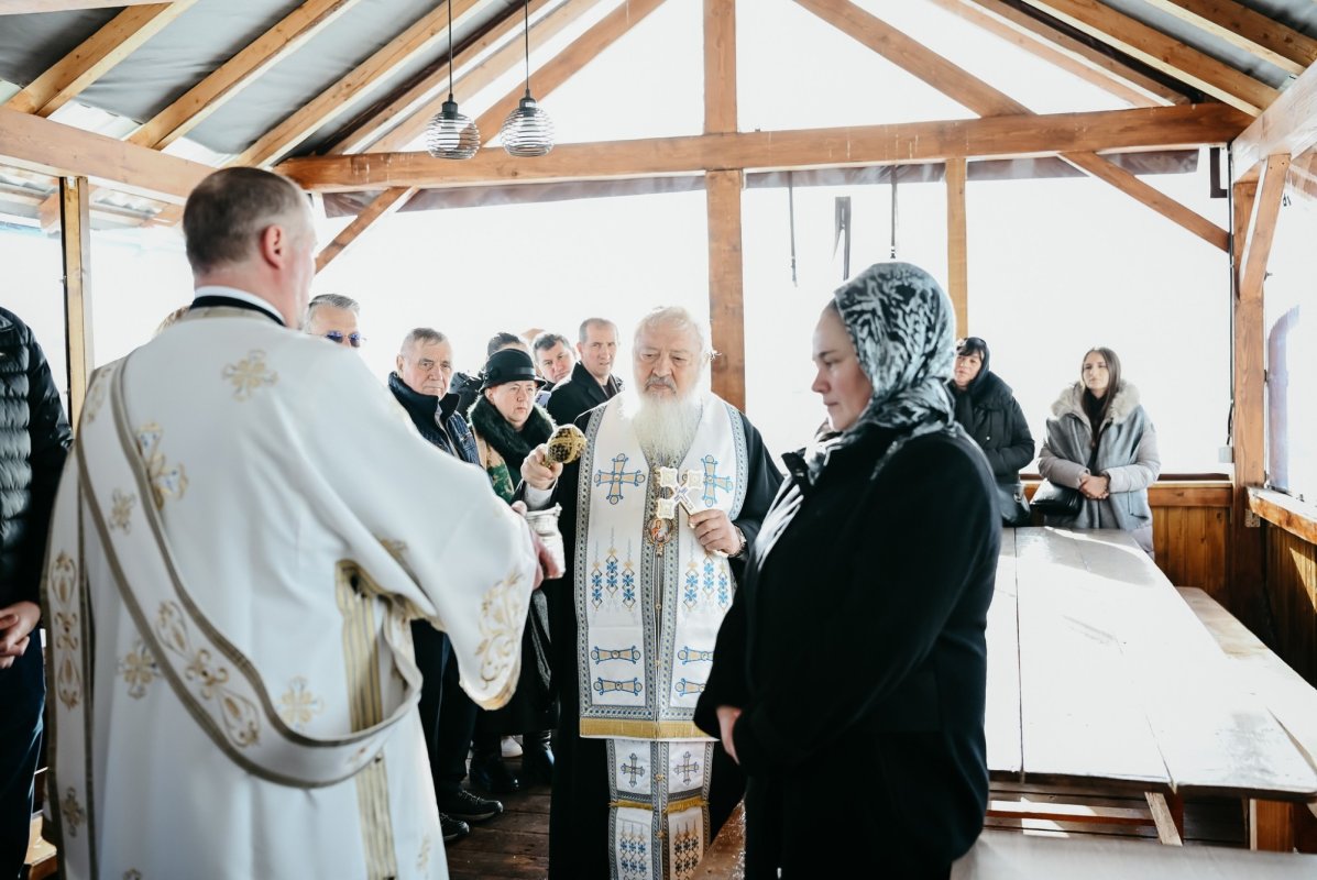Binecuvântare arhierească în Parohia Crăești 352594