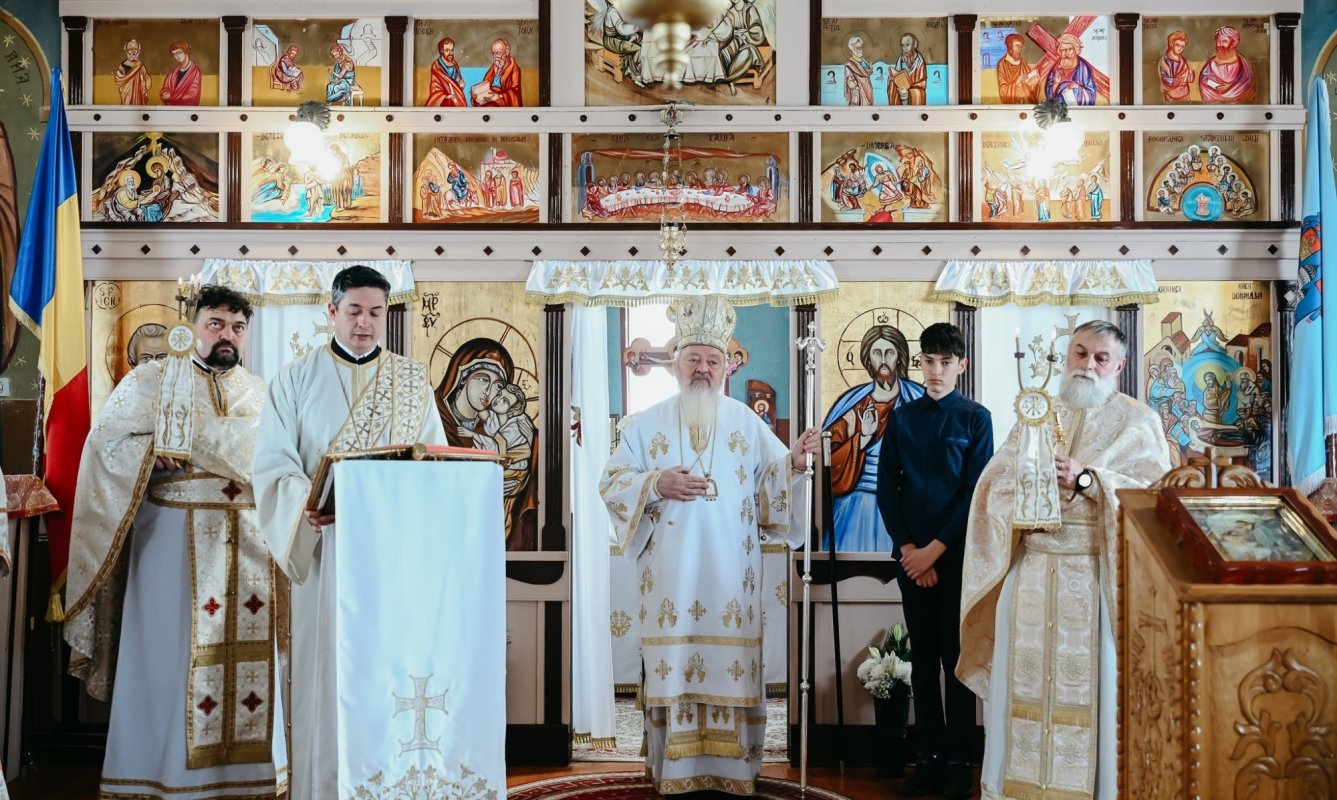 Binecuvântare arhierească în Parohia Crăești 352596