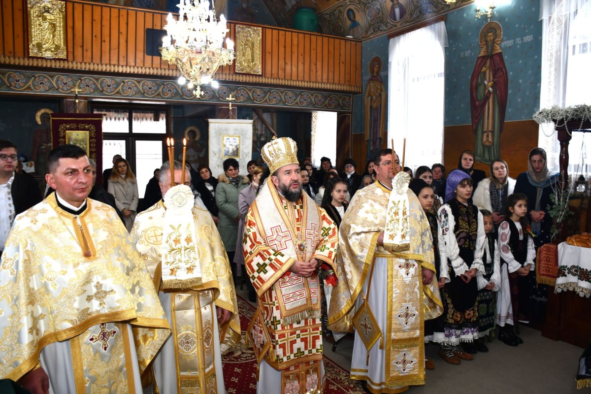 Binecuvântare într-o parohie din Banatul Montan 352617