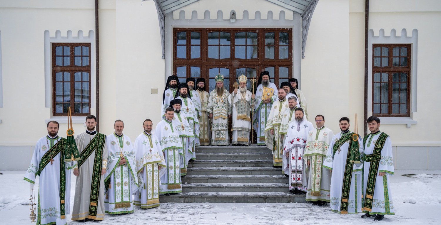 Sărbătorirea Sfântului Antipa de la Calapodești la catedrala din Roman 352636