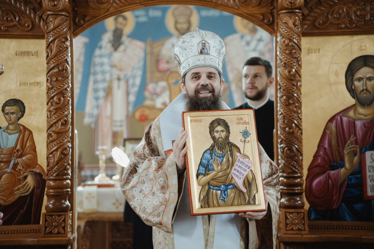 Noul iconostas al bisericii din parohia sălăjeană Crişeni a fost sfinţit 352688