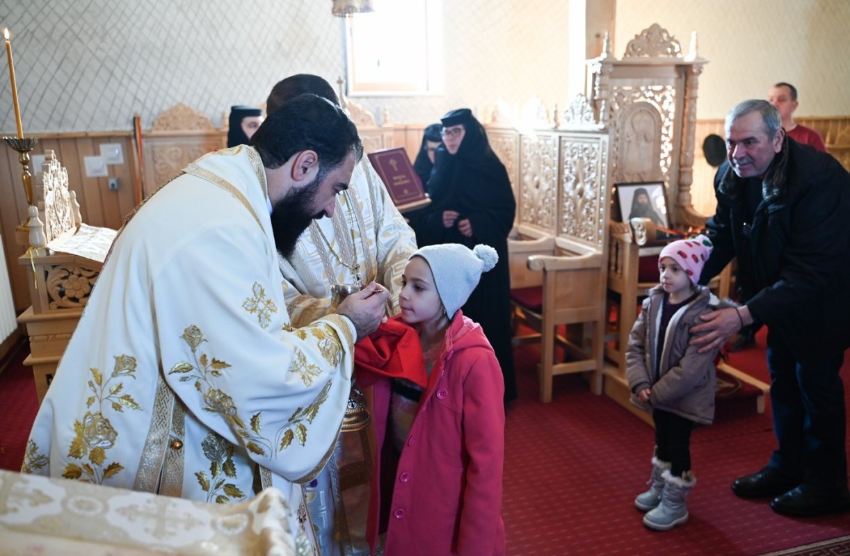 Binecuvântări arhiereşti pentru credincioşii din Episcopia Devei şi Hunedoarei 352763