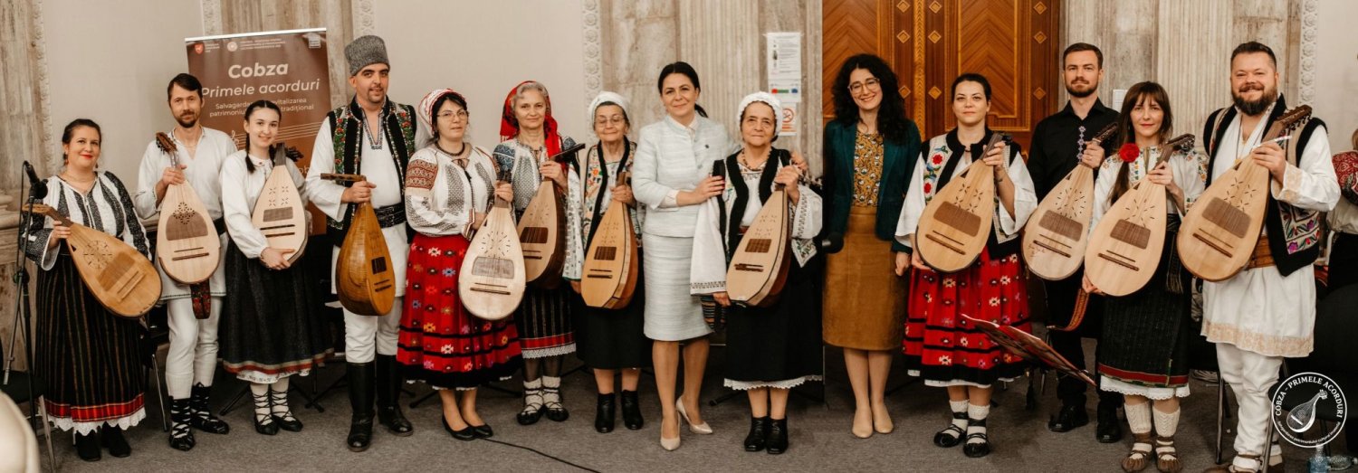 „Cobza transmite o istorie a cântecului românesc” 352733