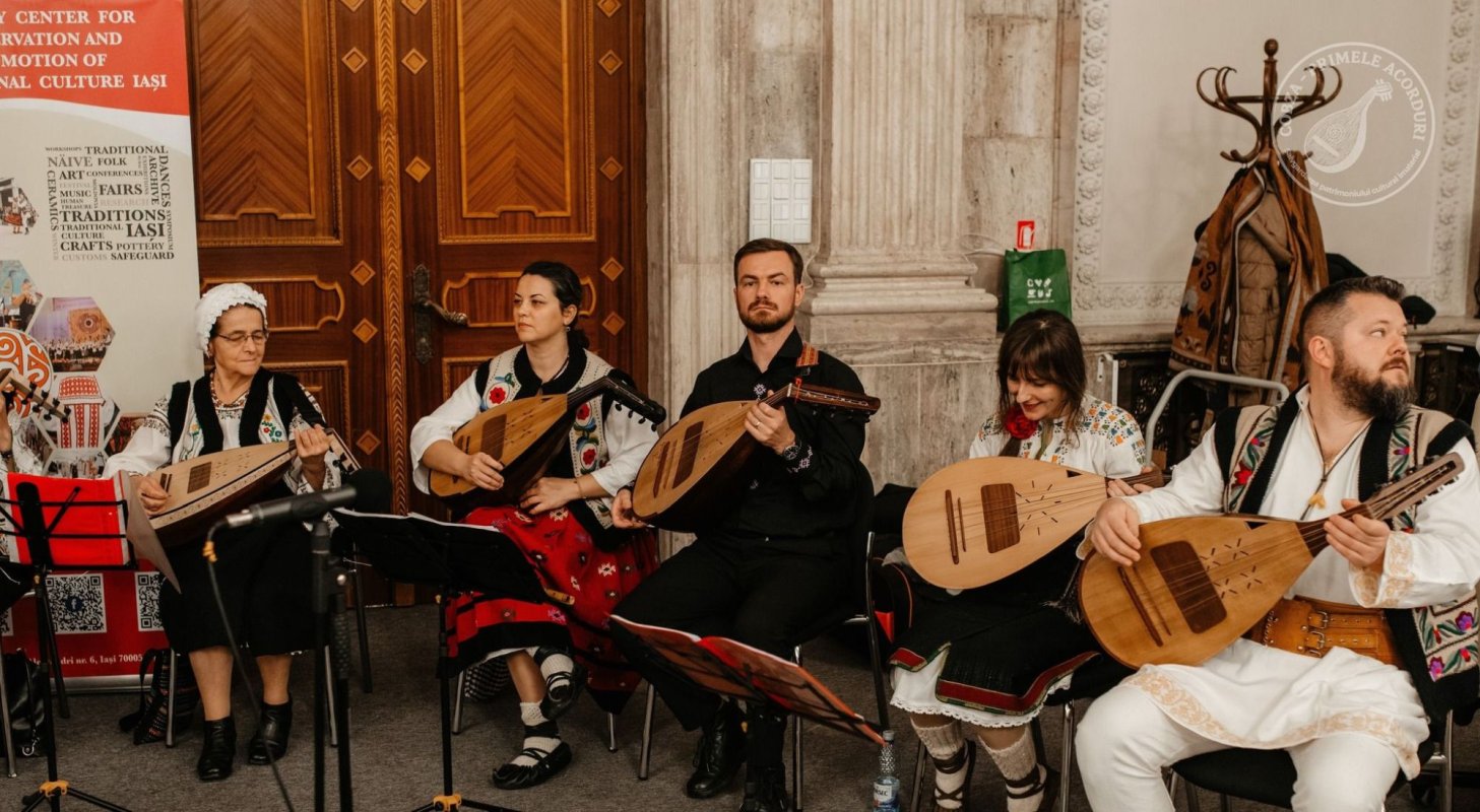 „Cobza transmite o istorie a cântecului românesc” 352736