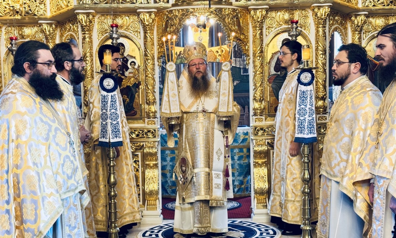 Credincioşi harghiteni reuniţi în rugăciune 352764