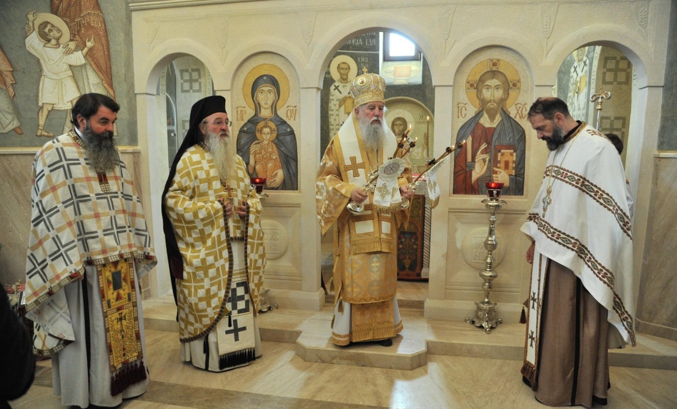 Liturghie arhierească la Așezământul „Sfântul Cuvios Onufrie cel Mare” de la Florești 352752