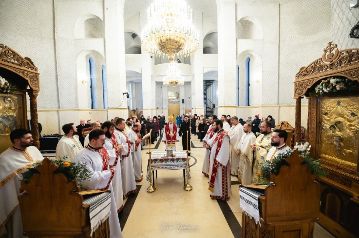 Sfințirea catapetesmei unei biserici din Constanța 352798