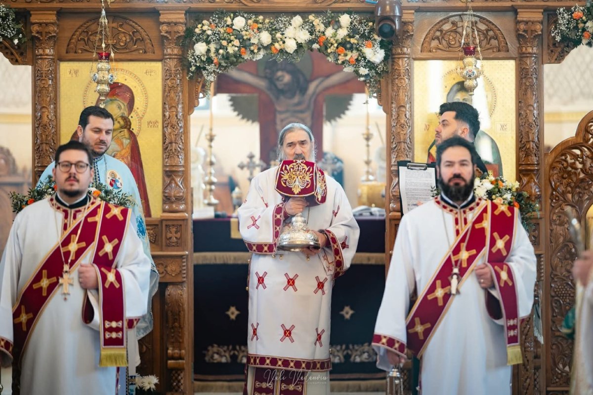 Sfințirea catapetesmei unei biserici din Constanța 352799