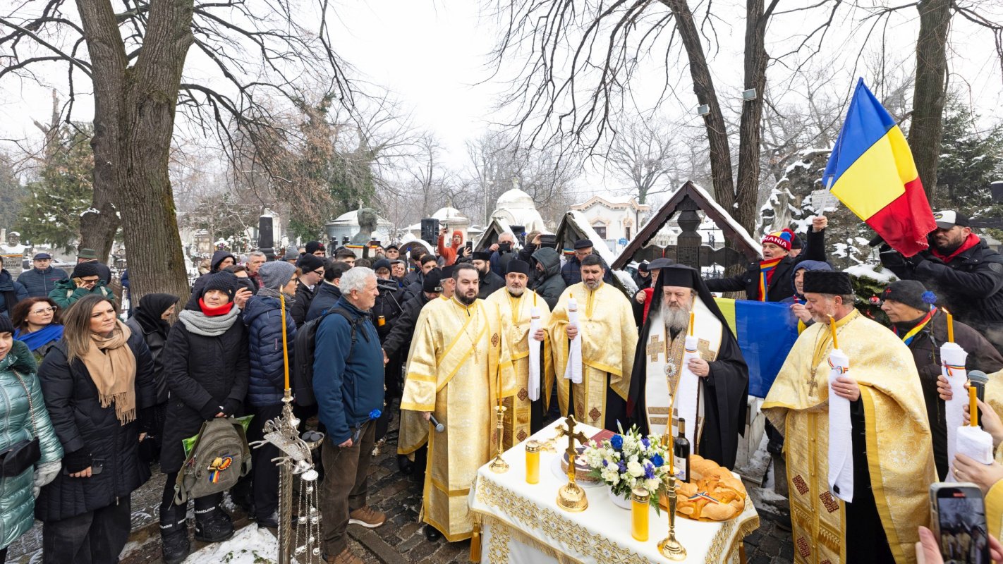 Pomenirea poetului național Mihai Eminescu la mormântul lui din Capitală  352863