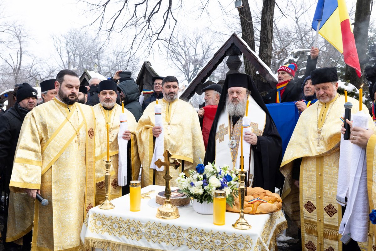 Pomenirea poetului național Mihai Eminescu la mormântul lui din Capitală  352864