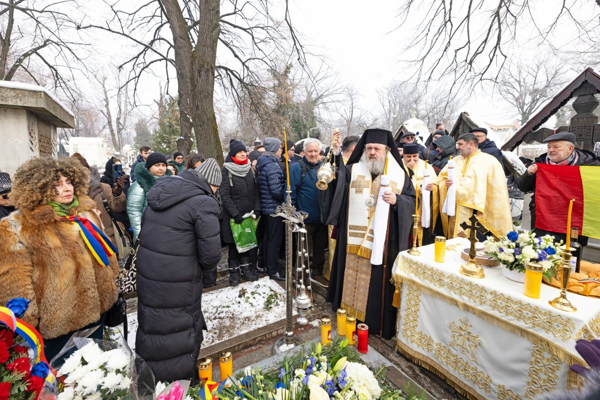Pomenirea poetului național Mihai Eminescu la mormântul lui din Capitală  352865