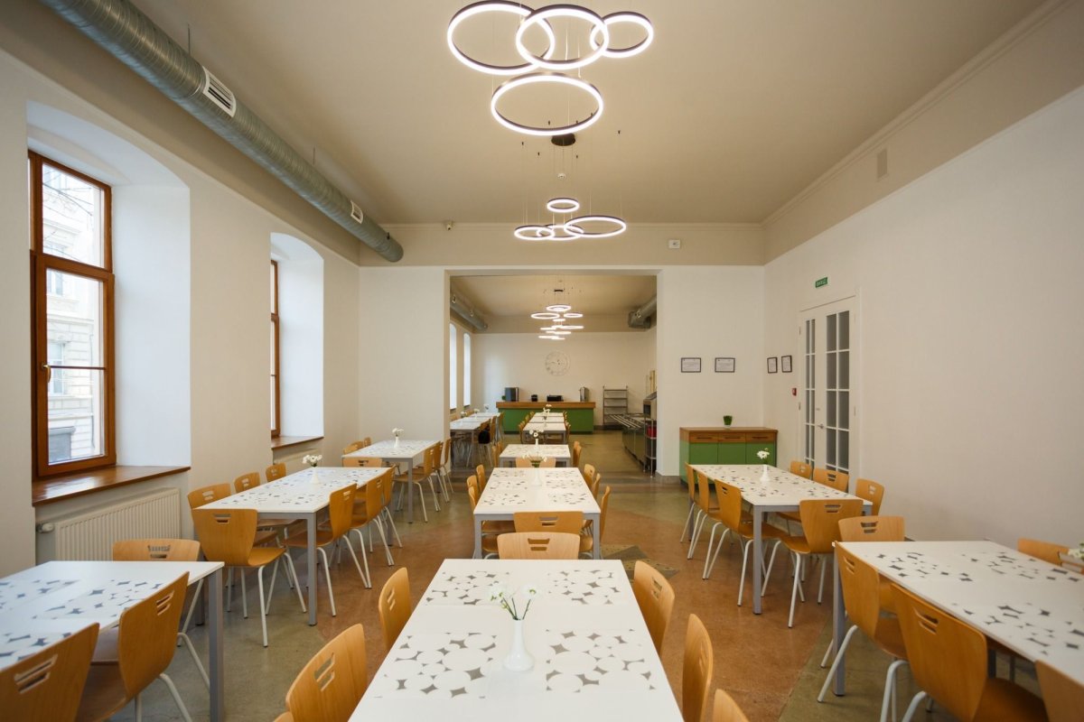 Sprijin pentru liceul românesc din Cernăuţi 352911