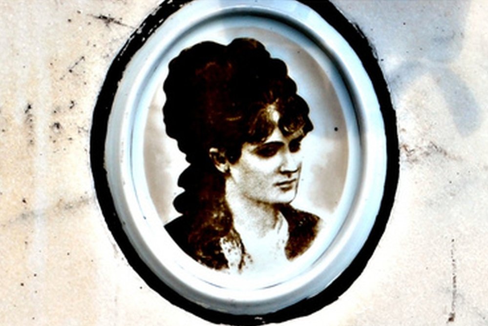 Femeia la Eminescu: între taina vieții și drama căutării absolutului 352516