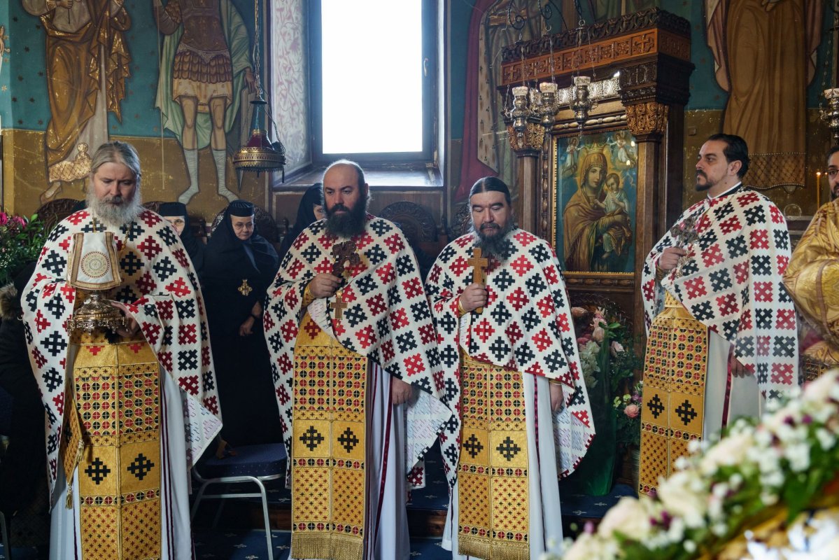 Obștea Mănăstirii Copou din Iași și-a sărbătorit hramul de iarnă 353126