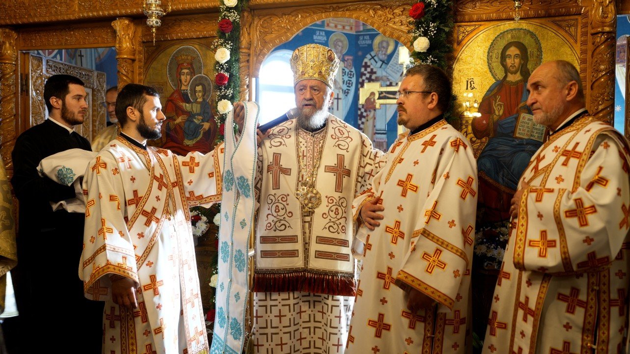 Liturghie arhierească la Biserica „Sfântul Antonie cel Mare” din Sibiu 353144