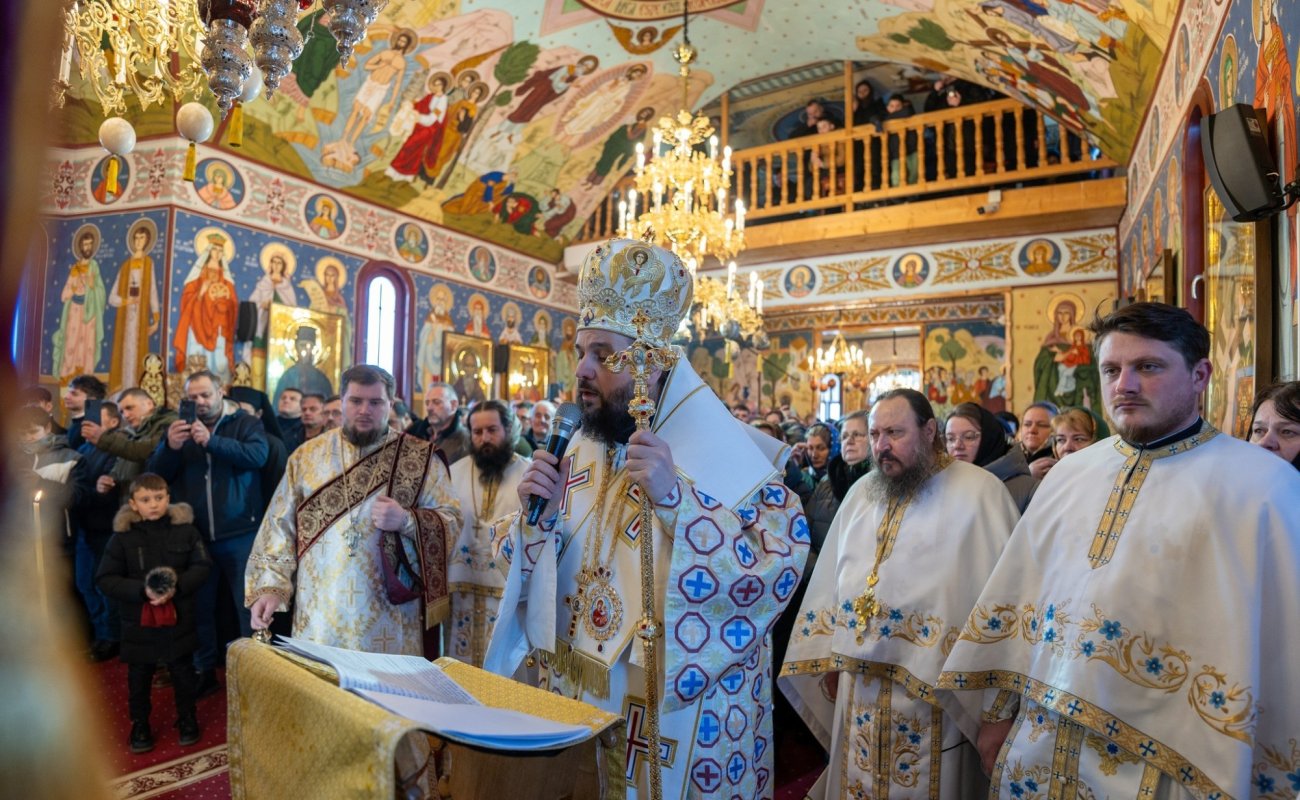 Liturghie arhierească la Mănăstirea Piatra Tăieturii 353159