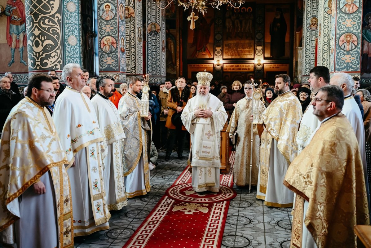 Slujire arhierească în Parohia „Nașterea Domnului” din cartierul clujean Gheorgheni 353133