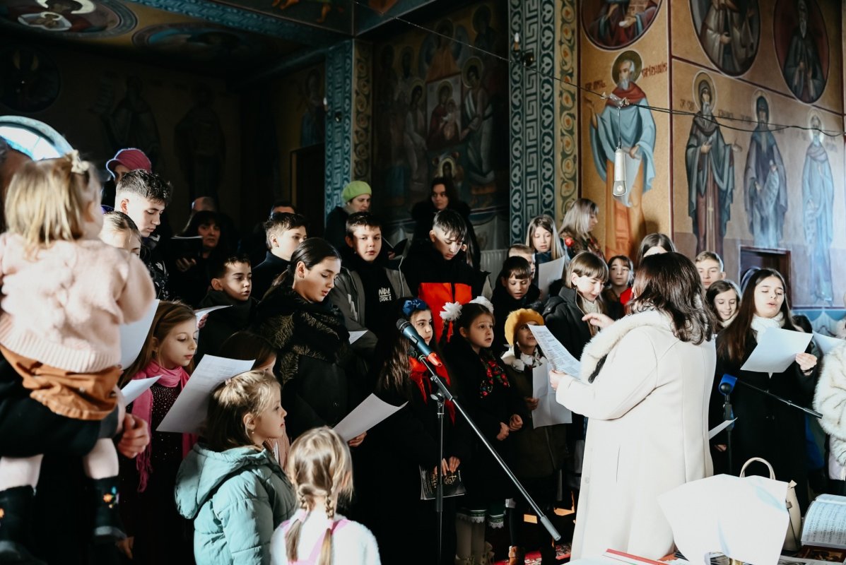 Slujire arhierească în Parohia „Nașterea Domnului” din cartierul clujean Gheorgheni 353137