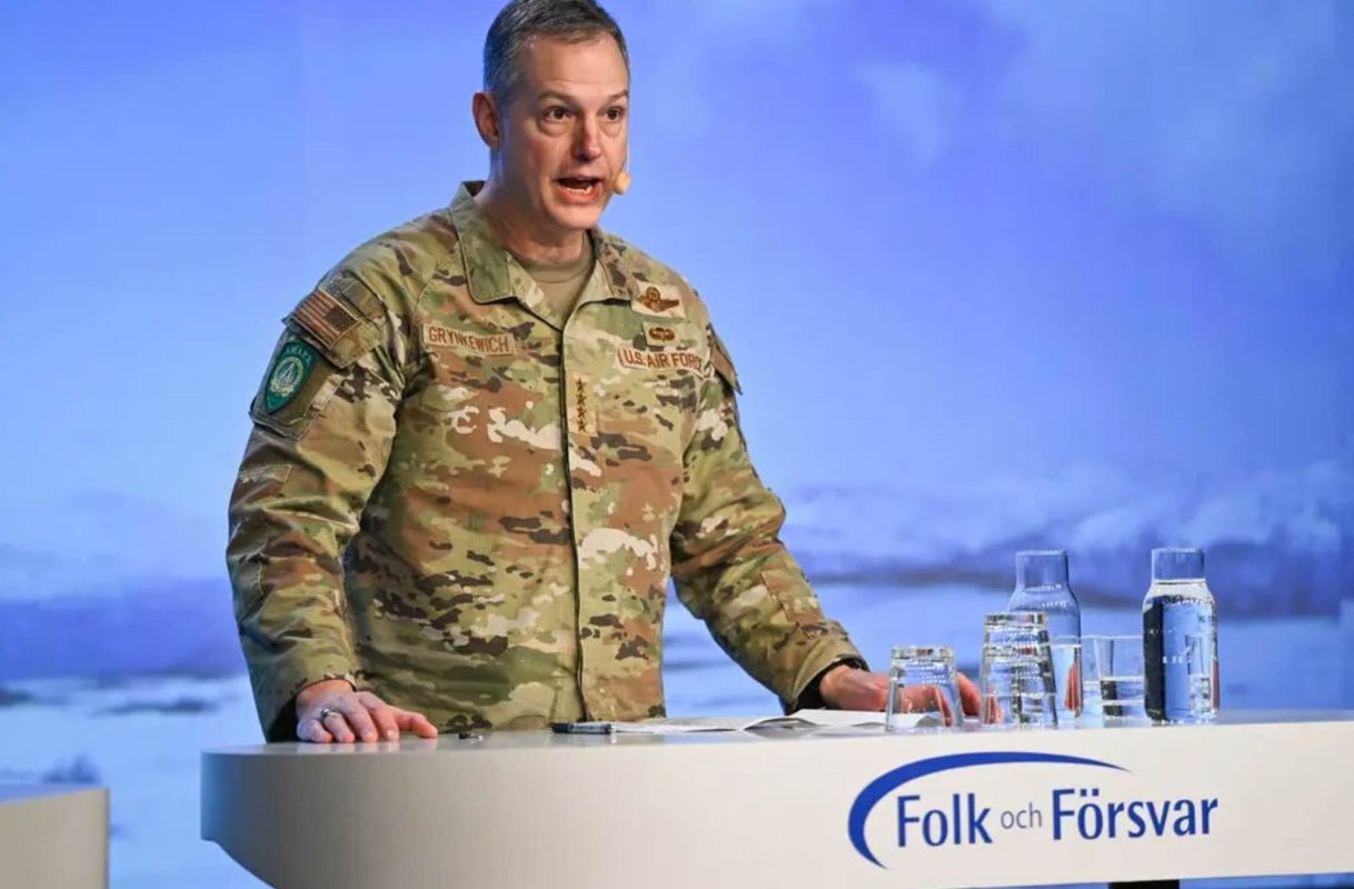 Comandantul NATO în Europa la București 353236