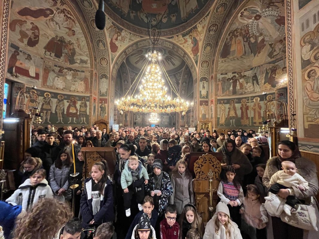 Hirotonie la Mănăstirea Sfintei Cruci, Oradea 353263