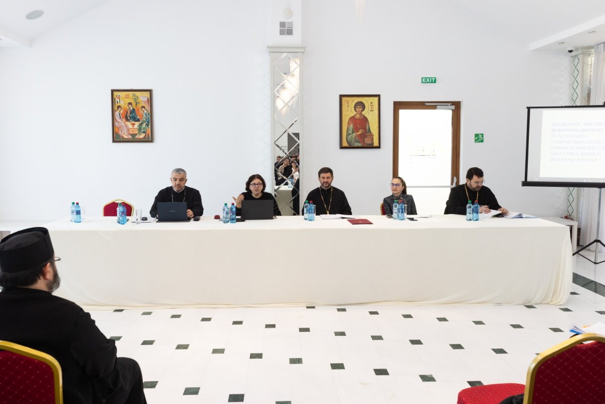 Întâlnire a responsabililor cu gestionarea resurselor umane din eparhii 353292