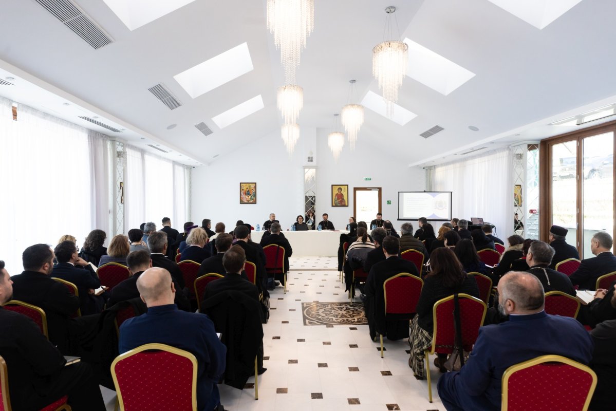 Întâlnire a responsabililor cu gestionarea resurselor umane din eparhii 353293