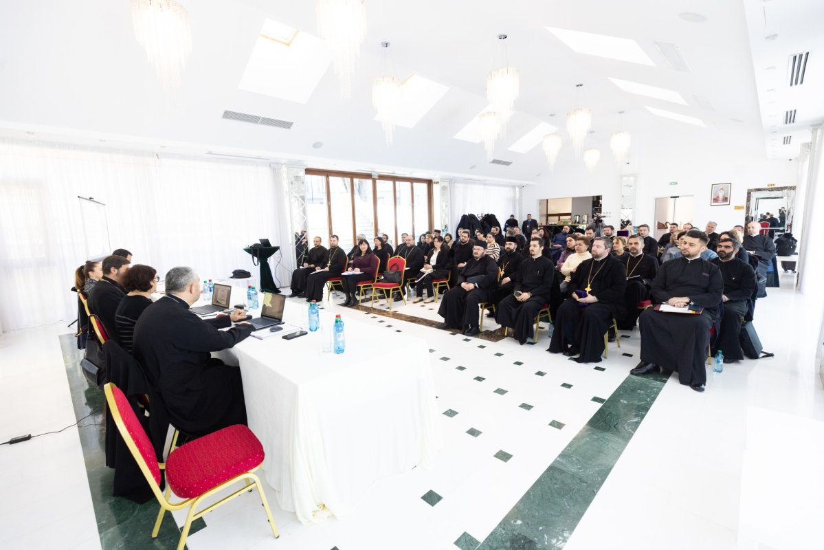 Întâlnire a responsabililor cu gestionarea resurselor umane din eparhii 353299