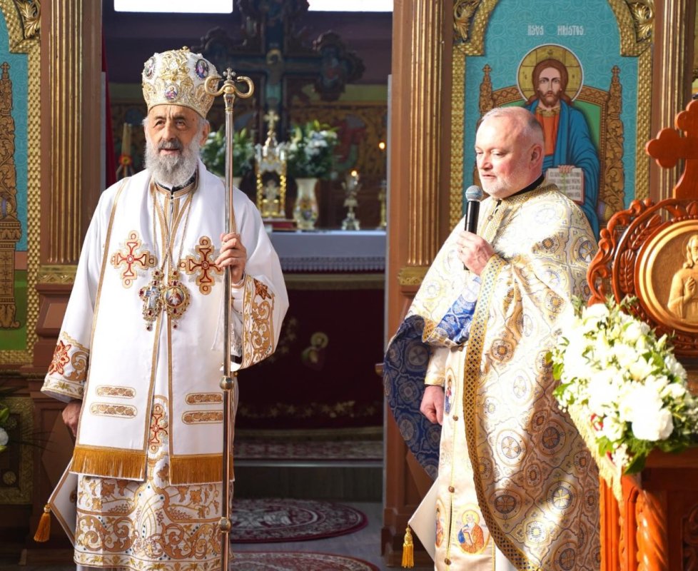 Liturghie arhierească la Biserica „Sfinții Apostoli Petru și Pavel” din Luduș, judeţul Mureş 353259