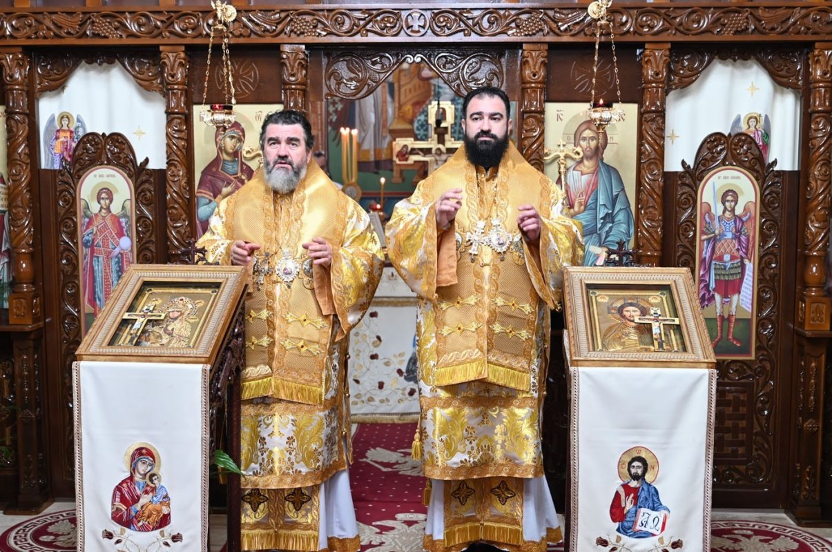 Zi de sărbătoare la Biserica „Sfântul Cuvios Antonie cel Mare” din Hunedoara 353254