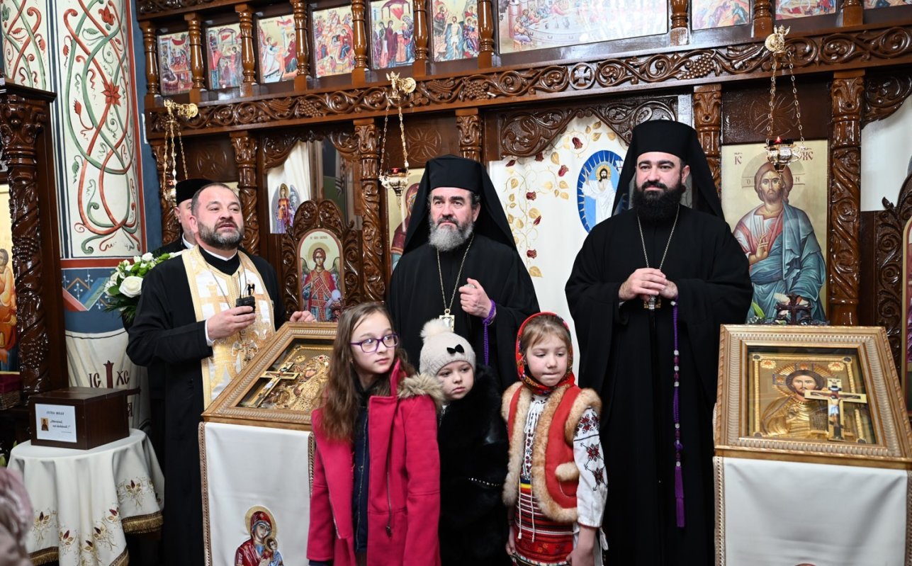 Zi de sărbătoare la Biserica „Sfântul Cuvios Antonie cel Mare” din Hunedoara 353255
