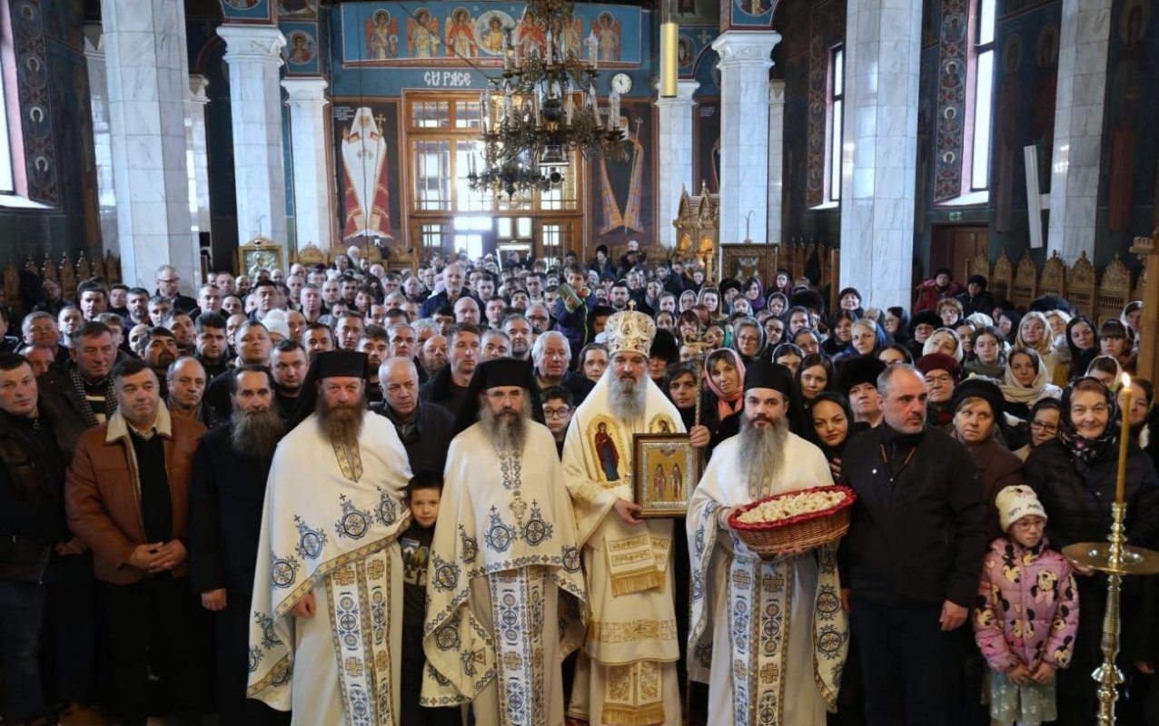 Slujire arhierească la Mănăstirea Sihăstria 353371