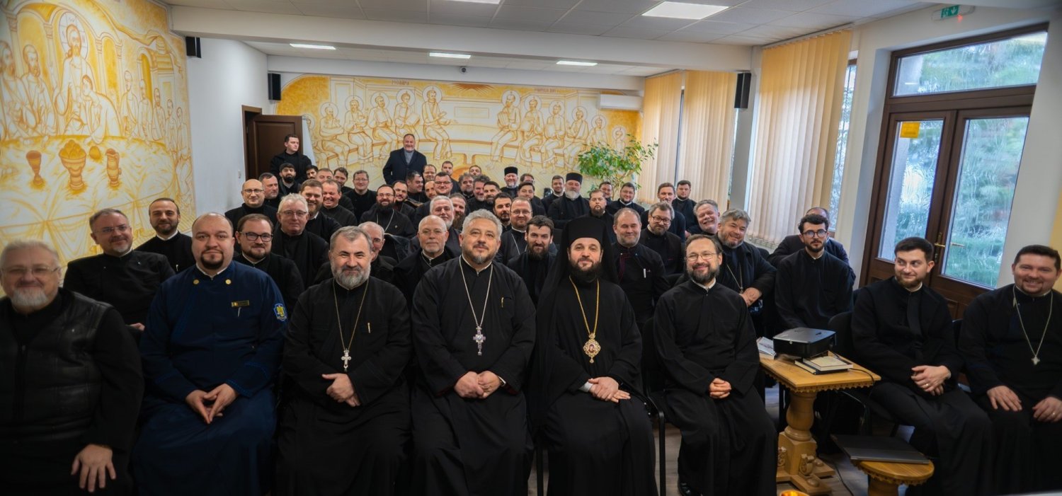 Ședință administrativă a preoților din Onești 353446